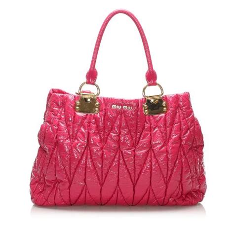 miu miu matelassé patent leather tote